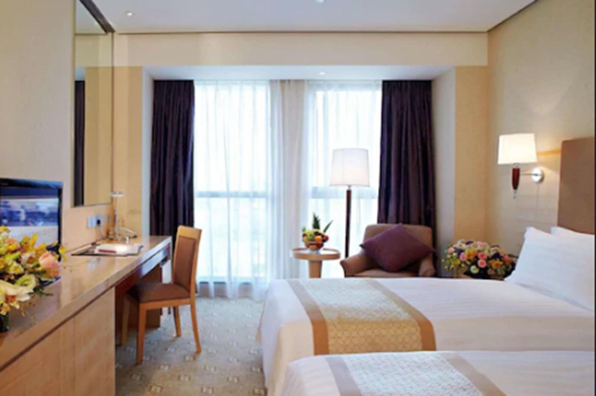 Regal Jinfeng Hotel Shanghai Room photo